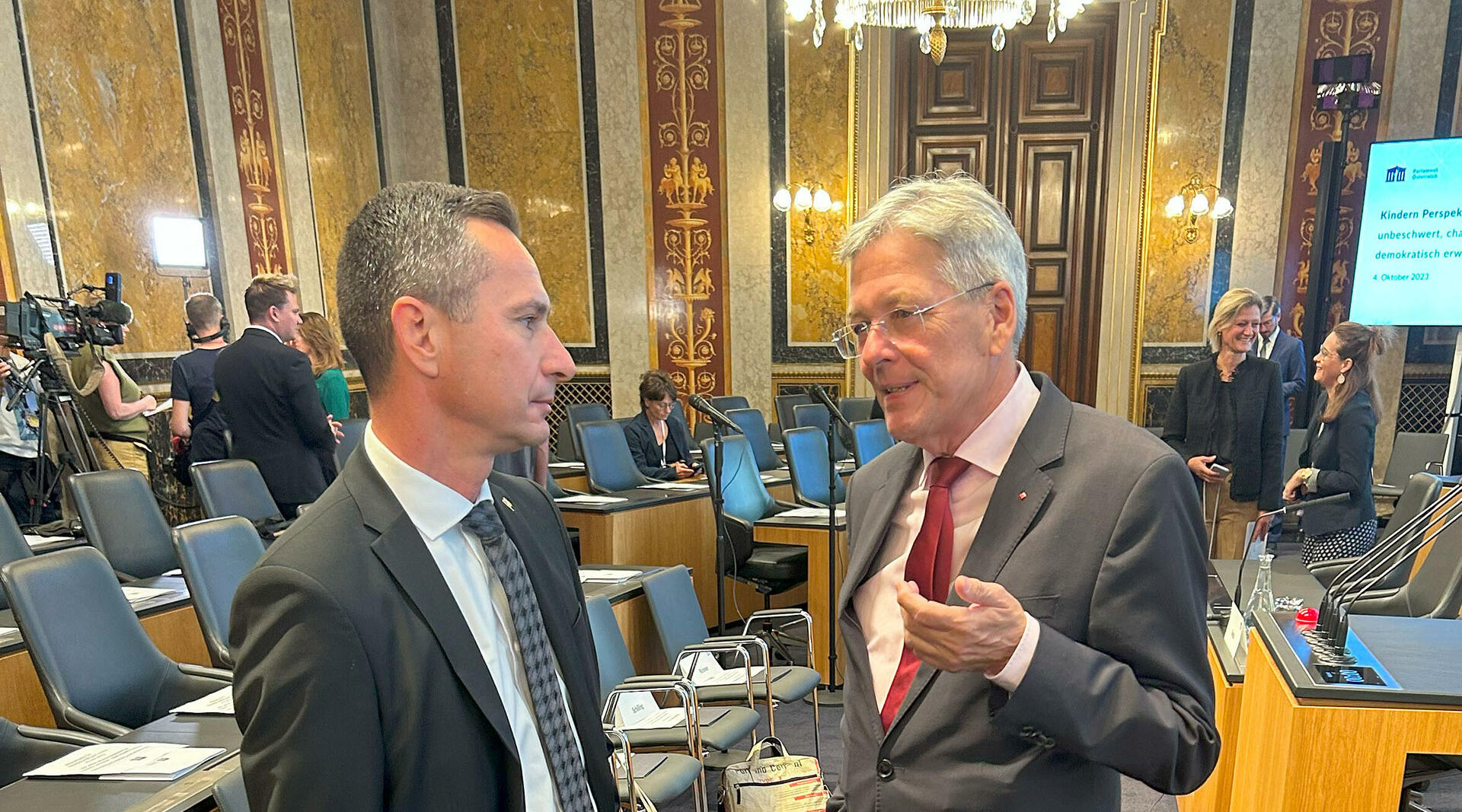 LT-Präsident Robert Hergovich im Gespräch mit Landeshauptmann Peter Kaiser.