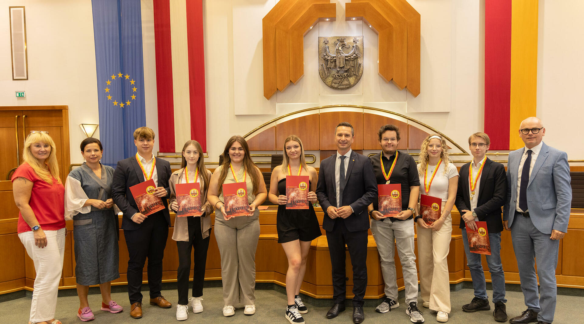 Gruppenbild Verleihung „Demokratiebotschafter“ bzw. „Demokratiebotschafterin“