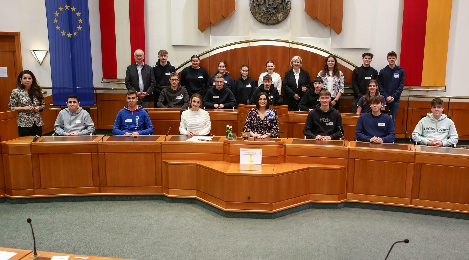 Gruppenbild mit LH-Stv.in Astrid Eisenkopf