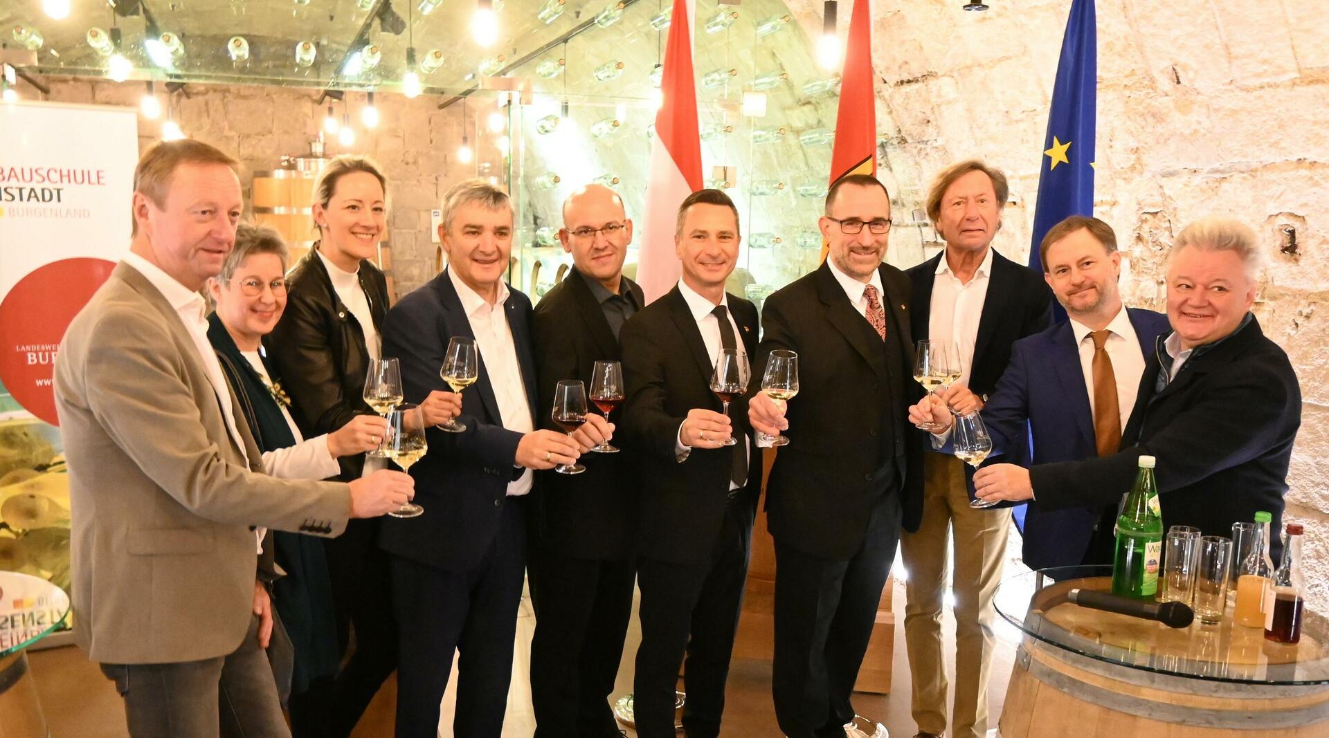 KO Johann Tschürtz, KO Regina Petrik, LT-Direktorin Christina Krumböck, Zweiter LT-Präsident Walter Temmel, Markus Malits, LT-Präsident Robert Hergovich, Martin Stift, Dritter LT-Präsident Kurt Maczek, KO Roland Fürst und Dir. Erich Unger.