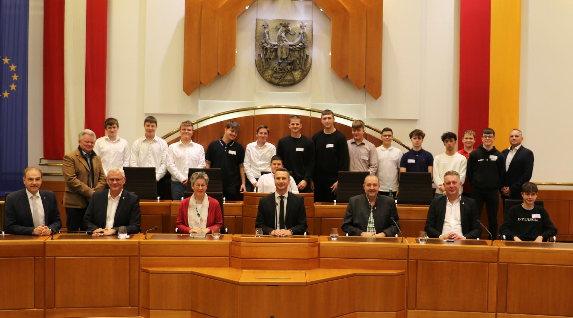Gruppenbild mit den Schülerinnen und Schülern der Weinbauschule Eisenstadt 