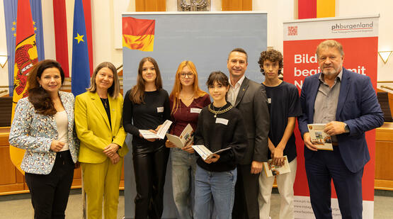 Pressekonferenz mit Direktorin Barbara Glück, Rektorin Sabine Weisz, Magdalena Rosenauer, Elena-Kristin Szücs, Cathérine Sophie Fidelsberger, LT-Präsident Robert Hergovich, Benno Hofstetter, Bildungsdirektor Alfred Lehner 